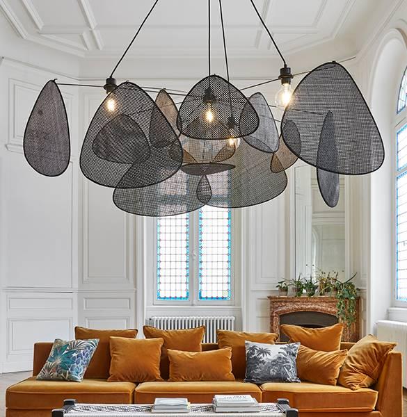 De retour dans les tendances déco, le cannage s'offre une place de choix dans nos intérieurs. Canapé, fauteuils, tête de lit, chaises cannage... 

Toutes les excuses sont bonnes pour intégrer ce matériau naturel et sophistiqué dans notre déco. 

Découvrez comment donner une ambiance à la fois bohème et chic à votre décoration intérieure grâce au cannage 👉🏼 https://bit.ly/3MsCrfe 1