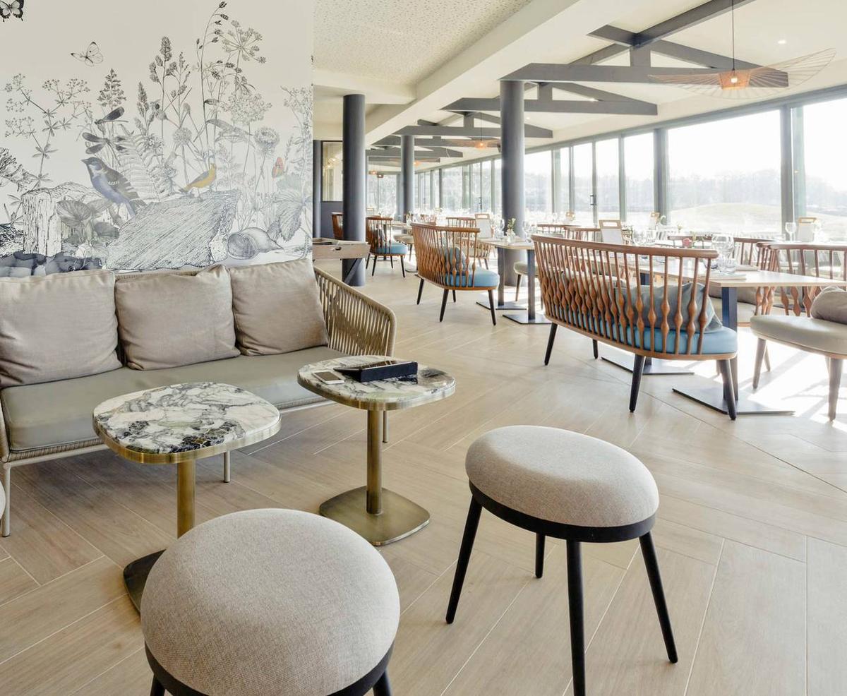 Notre équipe d’architectes d’intérieur vous invite aujourd’hui non loin de la ville lumière, à Orléans.

Plongez dans notre article et découvrez l’agencement, la décoration et la rénovation de l’hôtel Mercure Portes de Sologne. 

Une atmosphère verdoyante et épurée s’offre à vous pour faire le plein d’énergie.

https://bit.ly/3ESYWHa 0