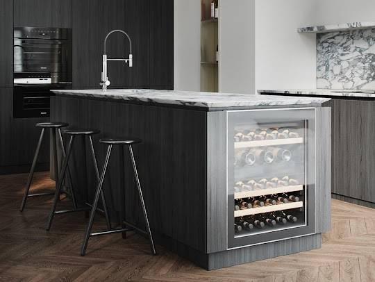 Il n’est plus nécessaire d’être un grand amateur de vin pour avoir l’envie d’exposer ses bouteilles, le vin accède au rang de véritable objet de décoration. 

Des alternatives au traditionnel meuble à vin se répandent dans les foyers, découvrez-les à travers cet article inspirant.

👉🏼 https://bit.ly/3z8woZz 0