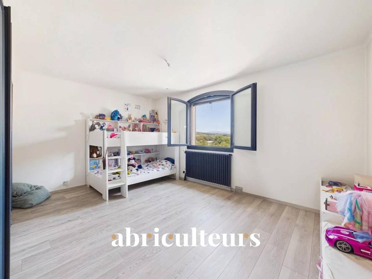 T4 avec terrasses, garage et vue dégagée – Rognes 13