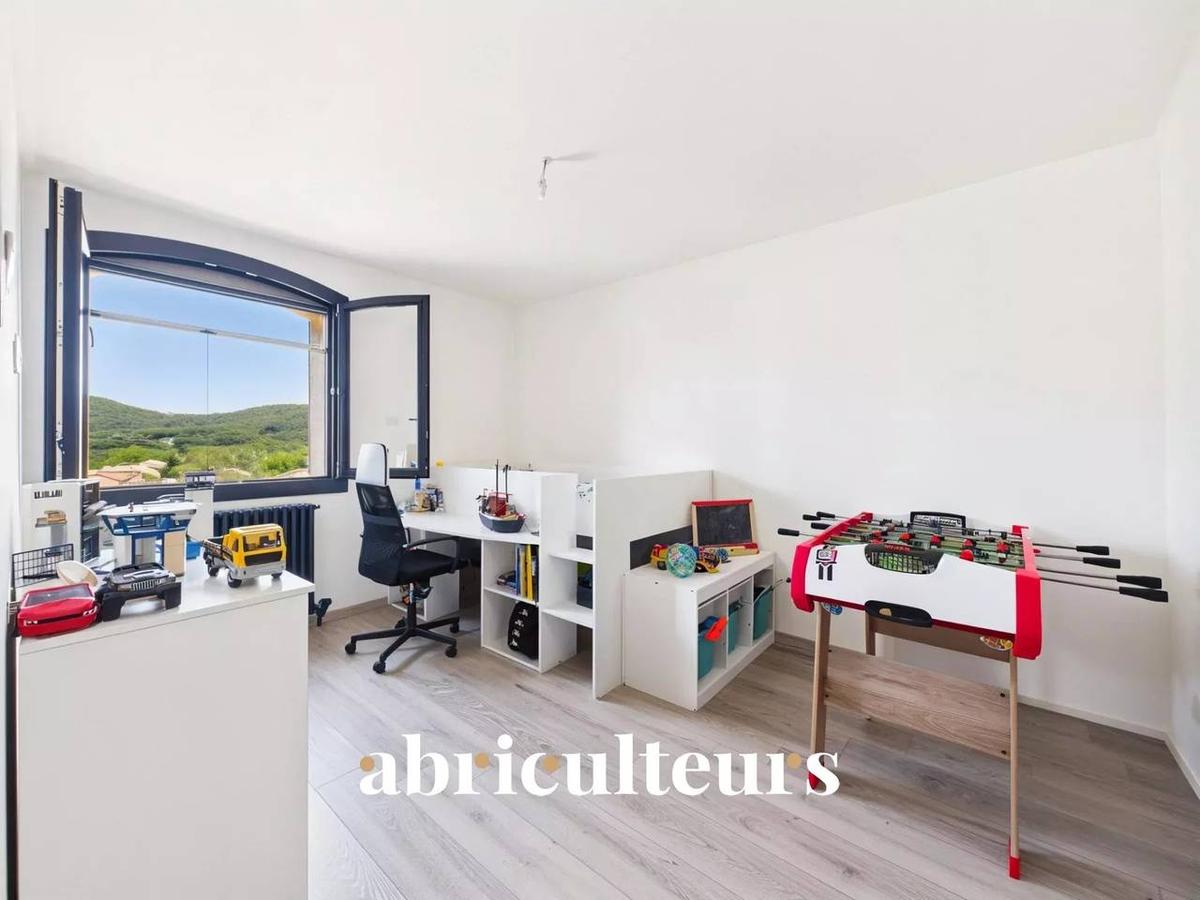 T4 avec terrasses, garage et vue dégagée – Rognes 15