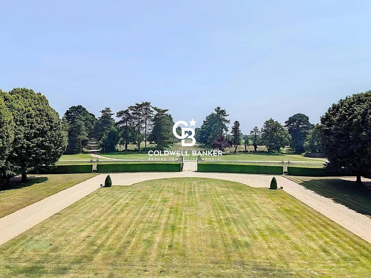 Là où l’Histoire rencontre la Nature : un Château en Harmonie avec son Temps 13