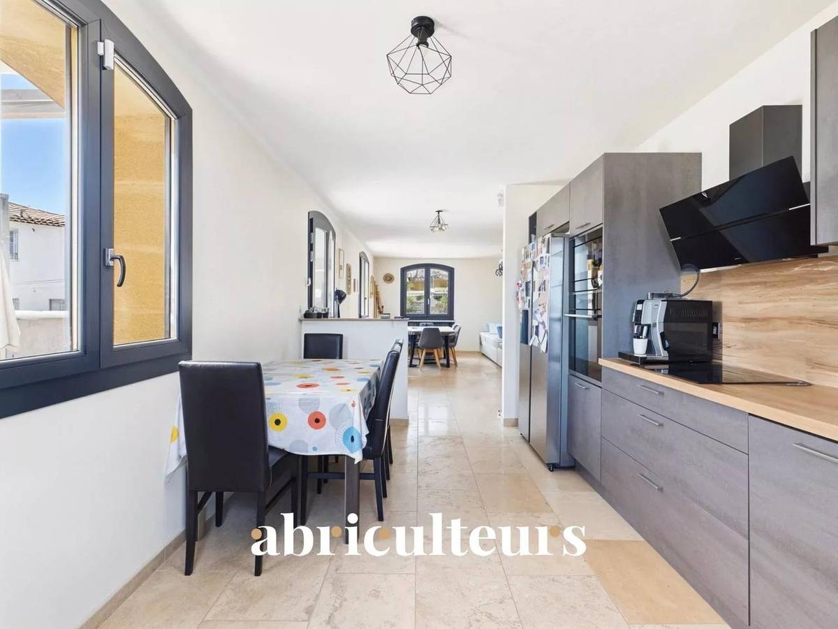 T4 avec terrasses, garage et vue dégagée – Rognes 9