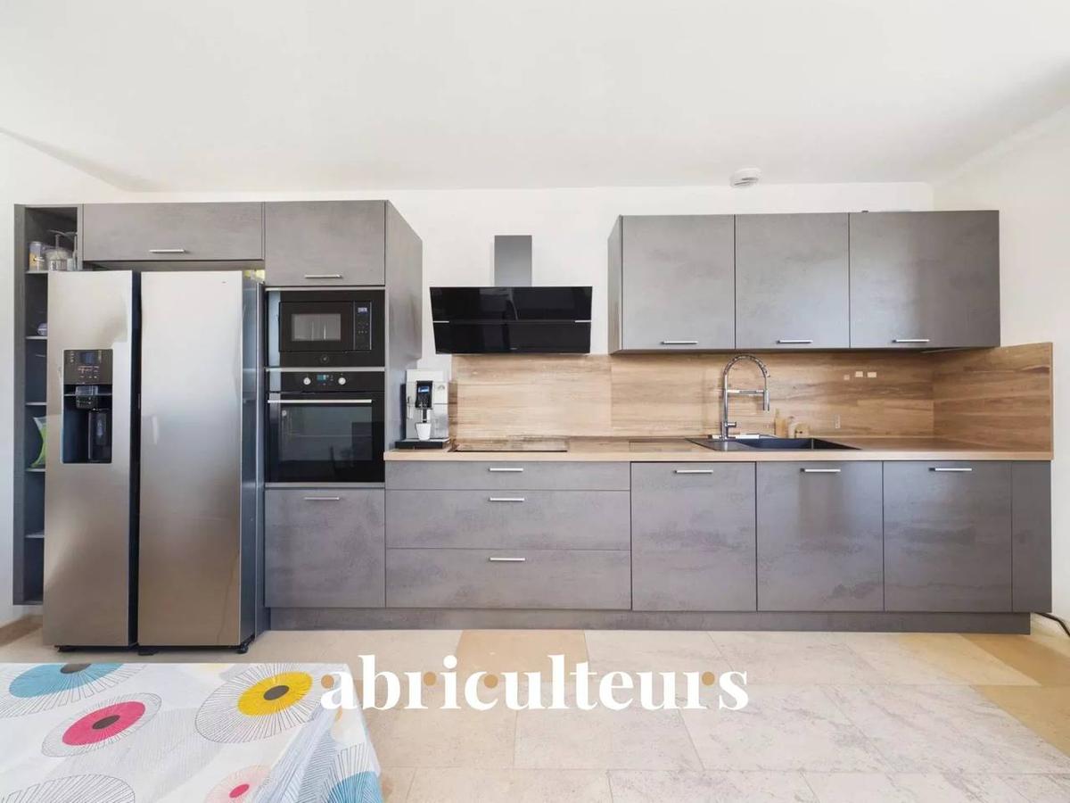 T4 avec terrasses, garage et vue dégagée – Rognes 10