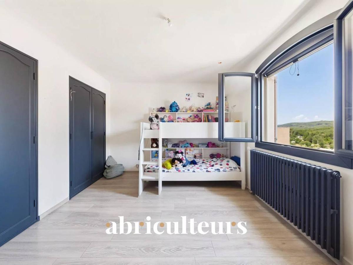 T4 avec terrasses, garage et vue dégagée – Rognes 14
